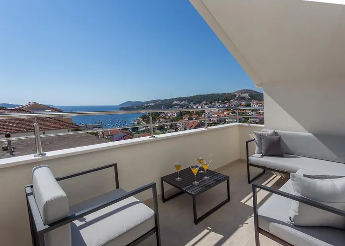 Golden View Penthouse * Hvar Town